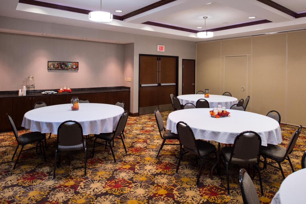 Holiday Inn Express & Suites Pittsburg By Ihg Bagian luar foto