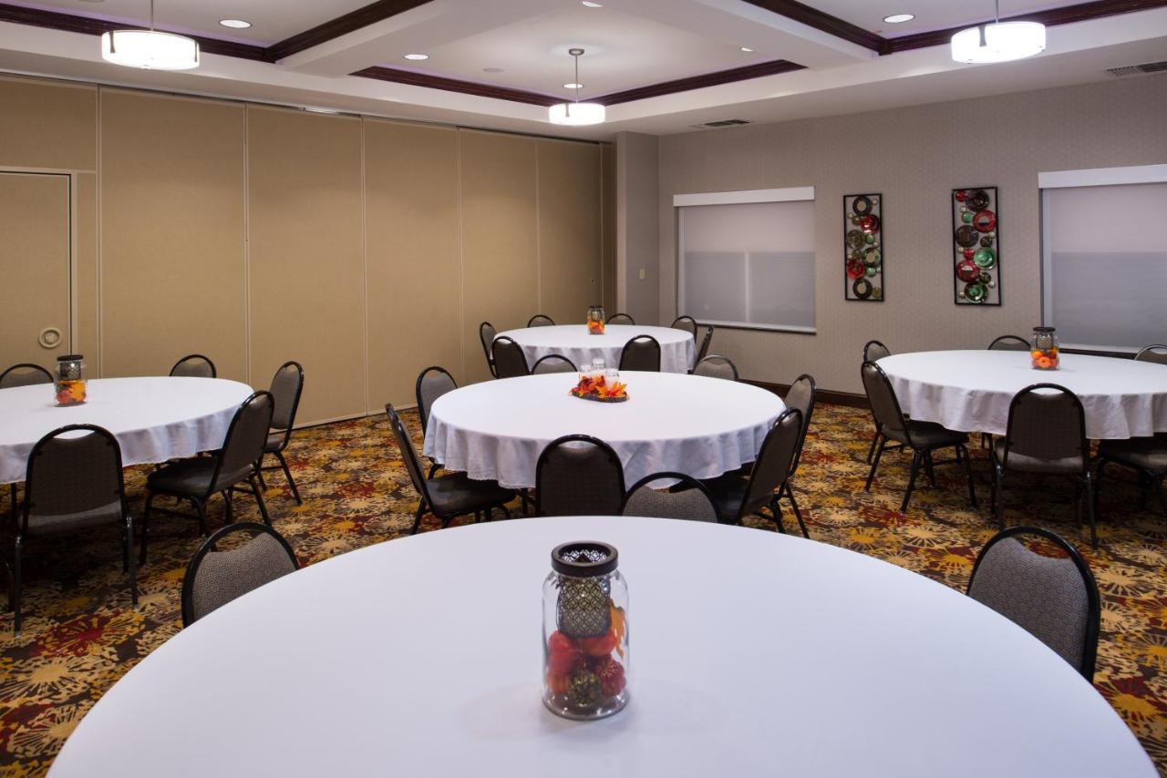 Holiday Inn Express & Suites Pittsburg By Ihg Bagian luar foto
