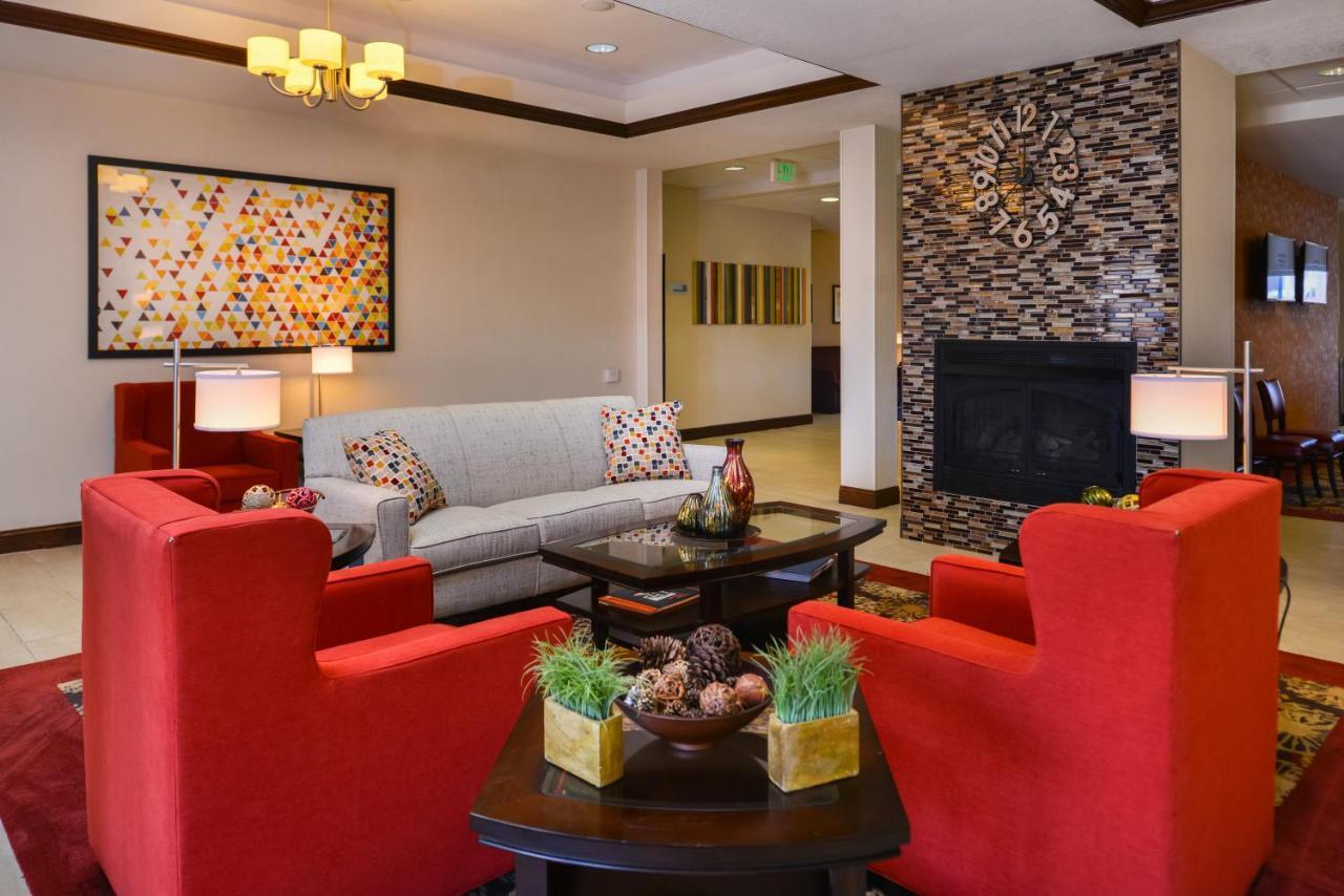 Holiday Inn Express & Suites Pittsburg By Ihg Bagian luar foto