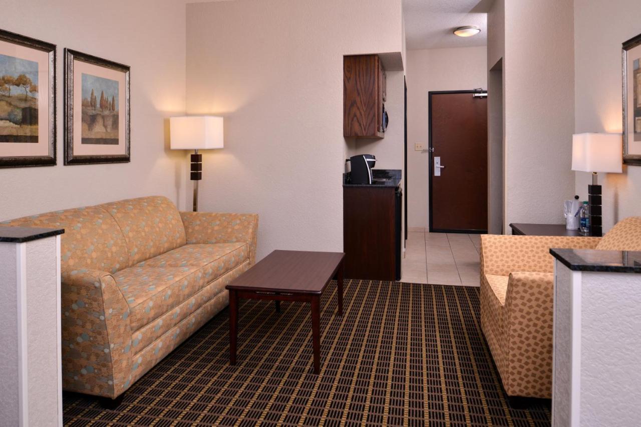 Holiday Inn Express & Suites Pittsburg By Ihg Bagian luar foto