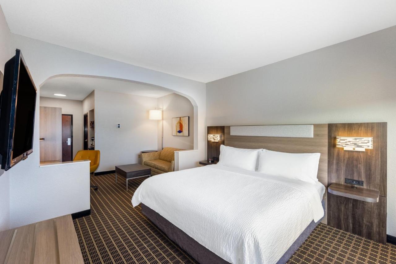 Holiday Inn Express & Suites Pittsburg By Ihg Bagian luar foto