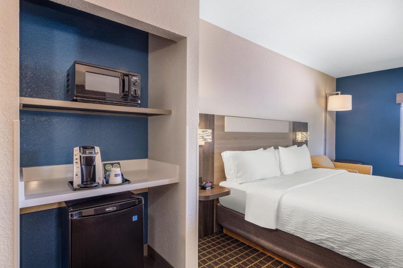 Holiday Inn Express & Suites Pittsburg By Ihg Bagian luar foto