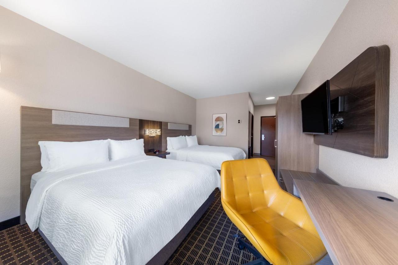 Holiday Inn Express & Suites Pittsburg By Ihg Bagian luar foto