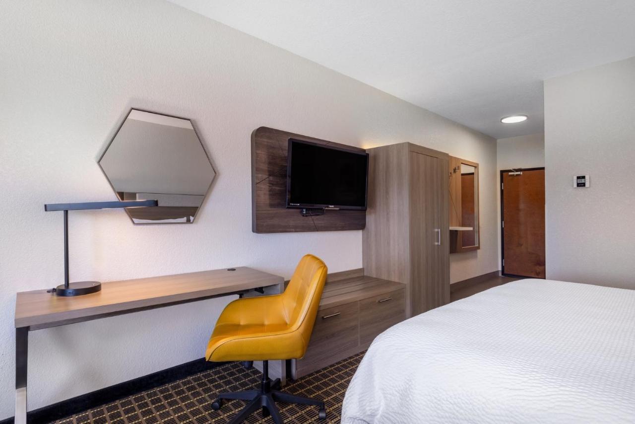 Holiday Inn Express & Suites Pittsburg By Ihg Bagian luar foto