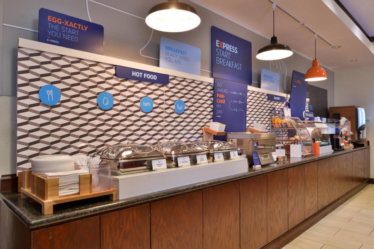 Holiday Inn Express & Suites Pittsburg By Ihg Bagian luar foto