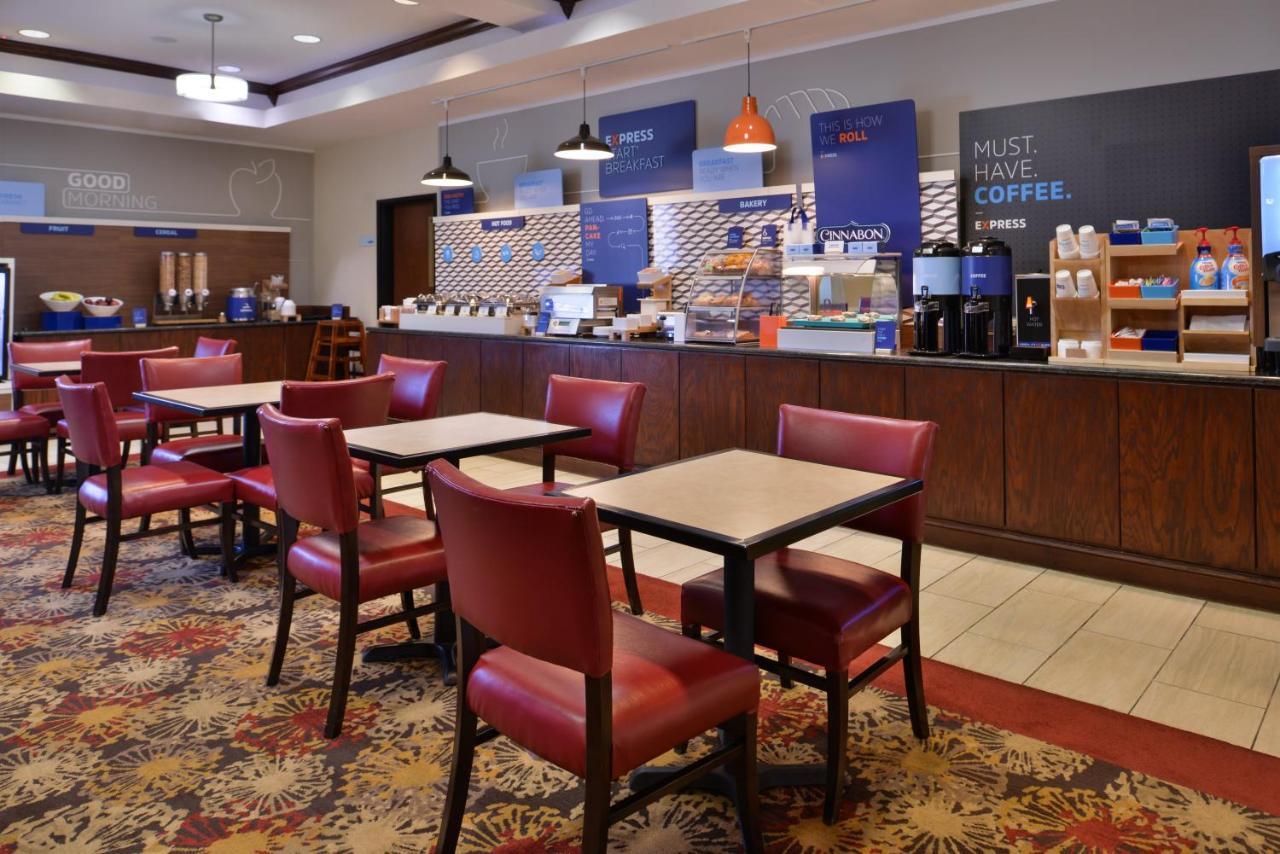 Holiday Inn Express & Suites Pittsburg By Ihg Bagian luar foto